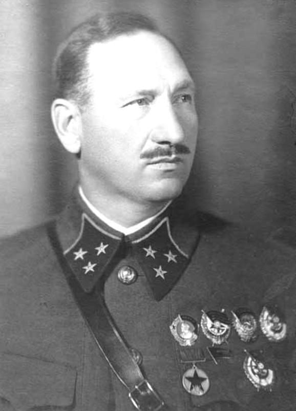 Михаил Григорьевич Ефремов (1897 - 1942)